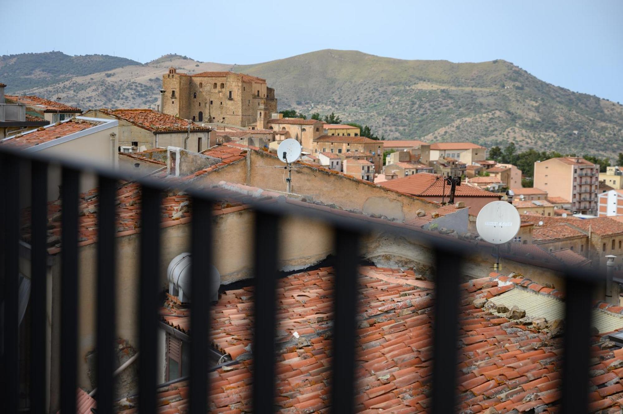 Vetriera41 Daire Castelbuono  Dış mekan fotoğraf